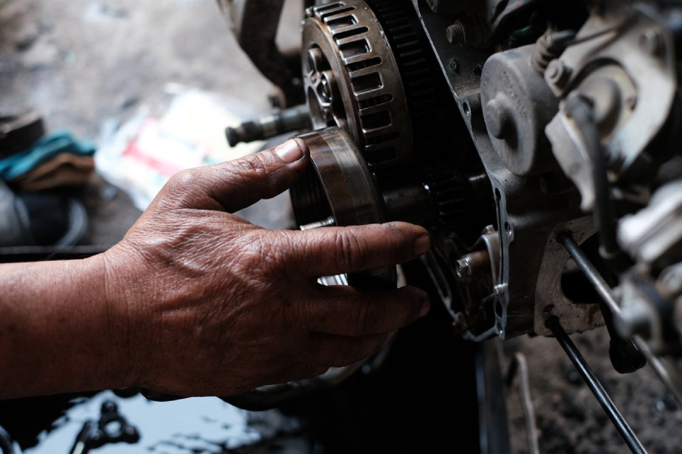 إصلاح دقيق بأيدٍ خبيرة
